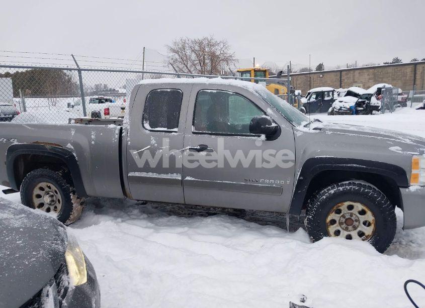 Photo 13 of 2007 Chevrolet Silverado 1500 LT1 (VIN 1GCEK190X7Z608395)
