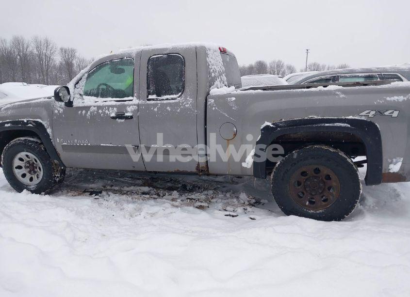 Photo 3 of 2007 Chevrolet Silverado 1500 LT1 (VIN 1GCEK190X7Z608395)