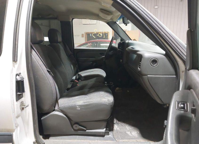 Photo 5 of 2005 Chevrolet Silverado 1500 (VIN 1GCEK19B05E105707)