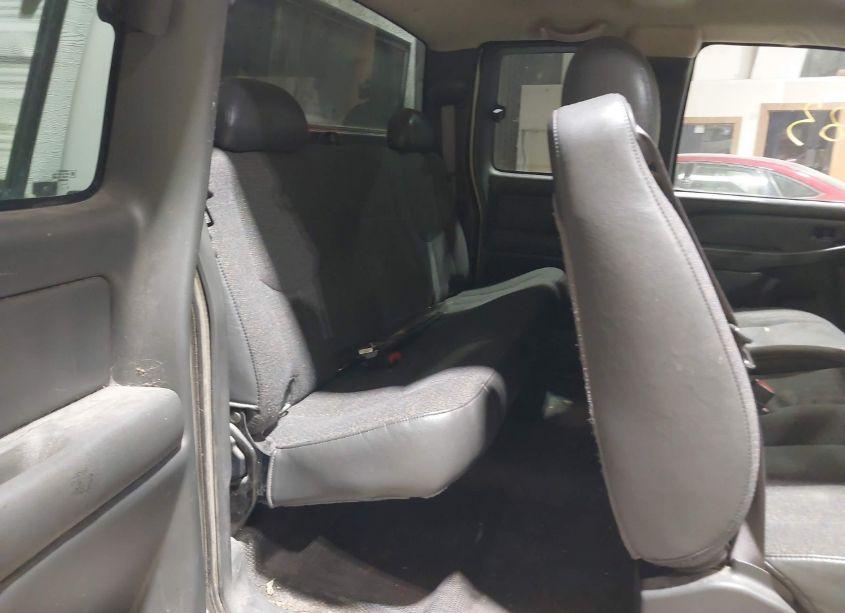 Photo 8 of 2005 Chevrolet Silverado 1500 (VIN 1GCEK19B05E105707)