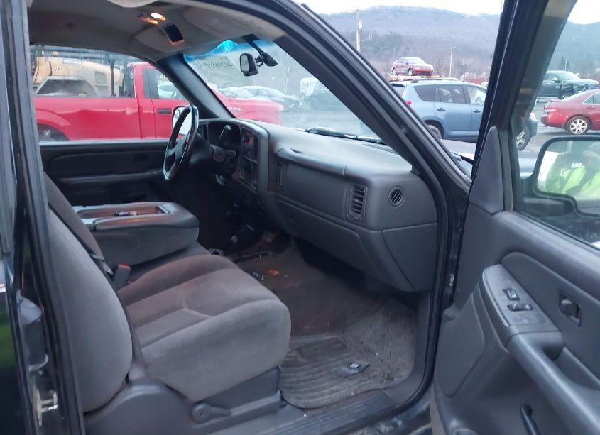 Photo 5 of 2005 Chevrolet Silverado K1500 (VIN 1GCEK19B05Z327396)