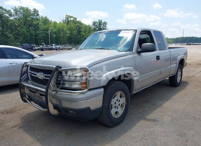 Photo 2 of 2006 Chevrolet Silverado 1500 LT1 (VIN 1GCEK19B06E110732)