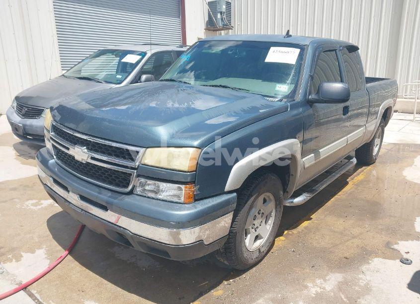 Photo 2 of 2006 Chevrolet Silverado 1500 LT1 (VIN 1GCEK19B46Z130930)