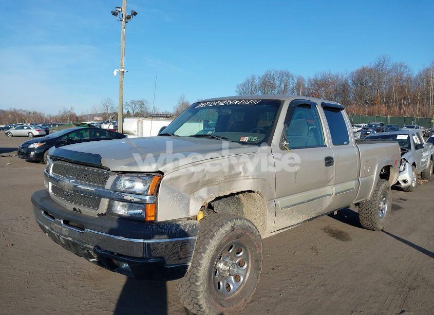 Photo 2 of 2005 Chevrolet Silverado 1500 Z71 (VIN 1GCEK19B55E286741)