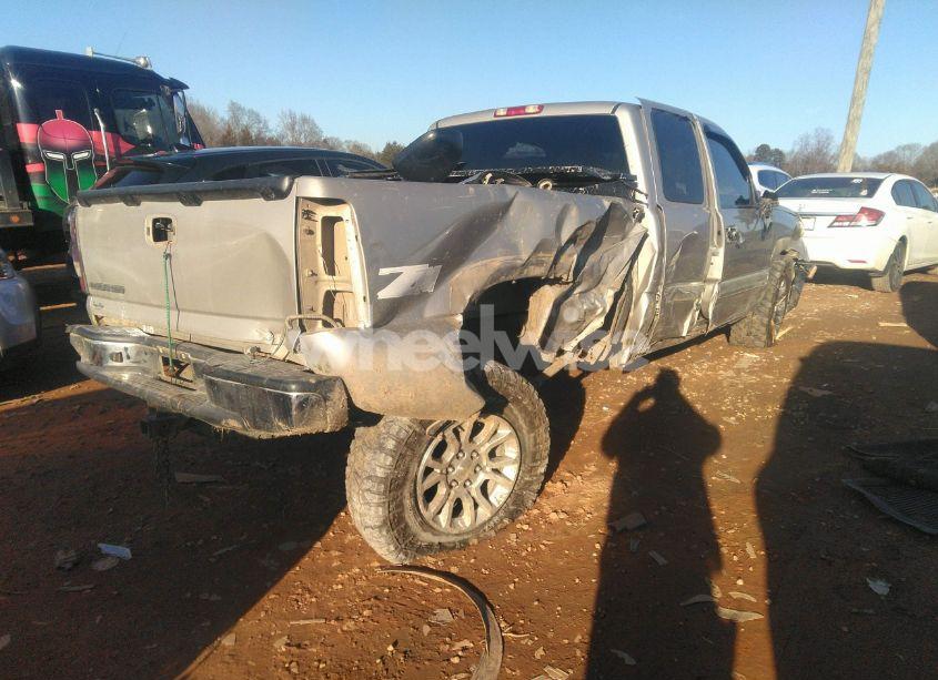 Photo 4 of 2006 Chevrolet Silverado 1500 LT2 (VIN 1GCEK19B56Z246279)