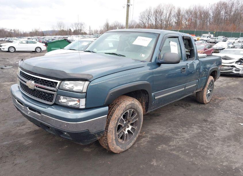 Photo 2 of 2006 Chevrolet Silverado 1500 LT1 (VIN 1GCEK19BX6E151661)