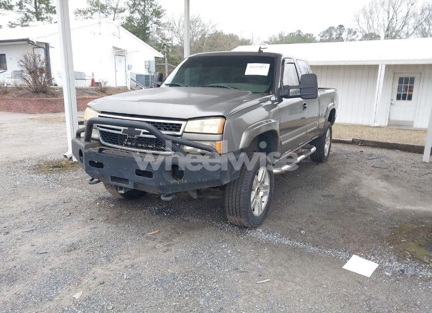 Photo 2 of 2006 Chevrolet Silverado 1500 LT2 (VIN 1GCEK19BX6Z188783)