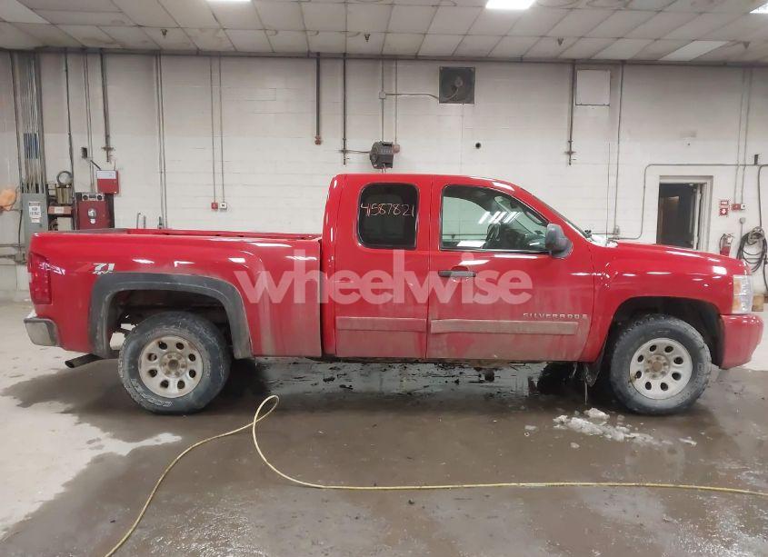 Photo 13 of 2007 Chevrolet Silverado 1500 LT1 (VIN 1GCEK19C37Z502199)