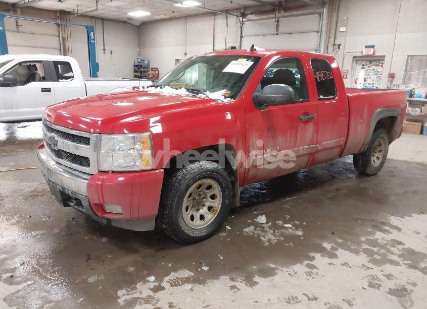 Photo 2 of 2007 Chevrolet Silverado 1500 LT1 (VIN 1GCEK19C37Z502199)