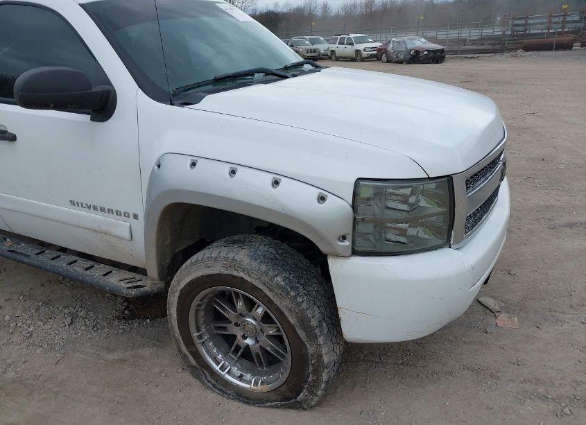 Photo 6 of 2007 Chevrolet Silverado K1500 (VIN 1GCEK19C47Z634033)