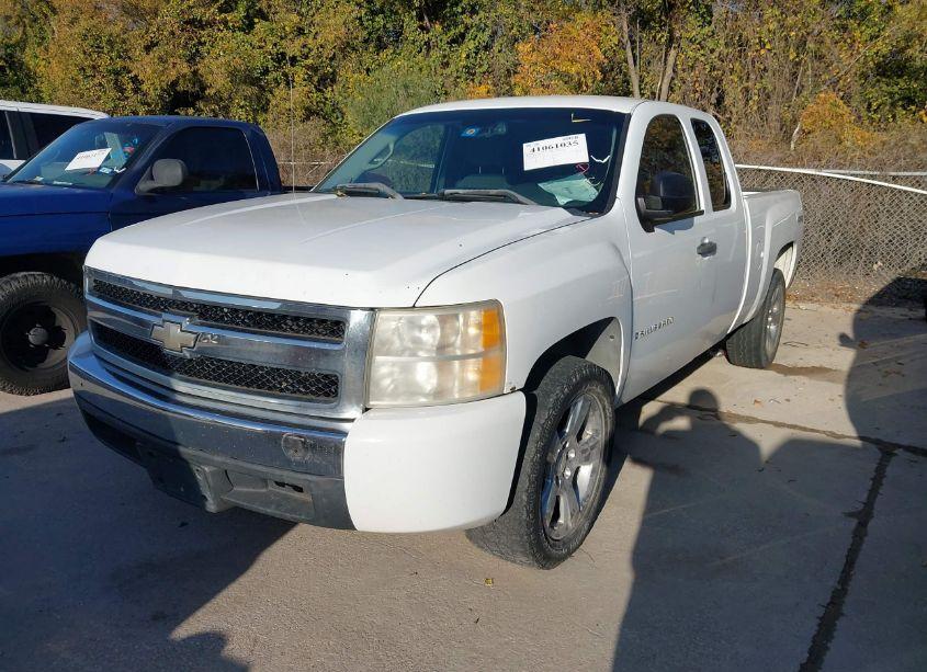 Photo 2 of 2007 Chevrolet Silverado 1500 LT1 (VIN 1GCEK19C57Z523121)