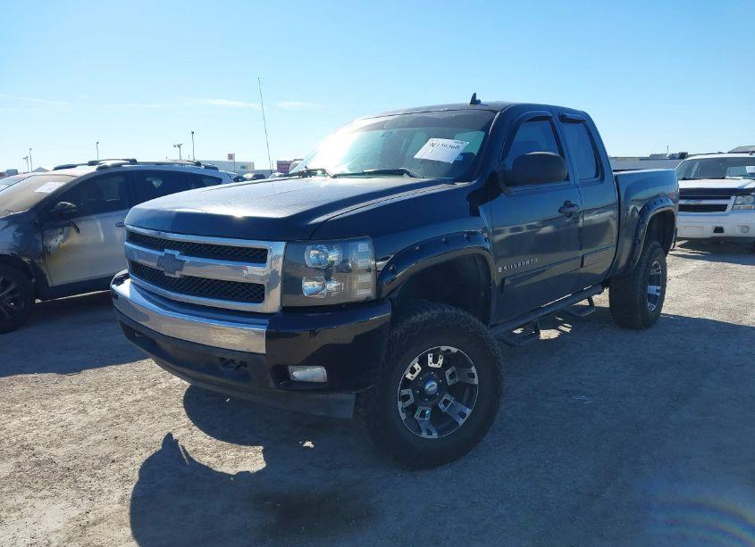 Photo 2 of 2007 Chevrolet Silverado 1500 LT1 (VIN 1GCEK19C57Z549220)
