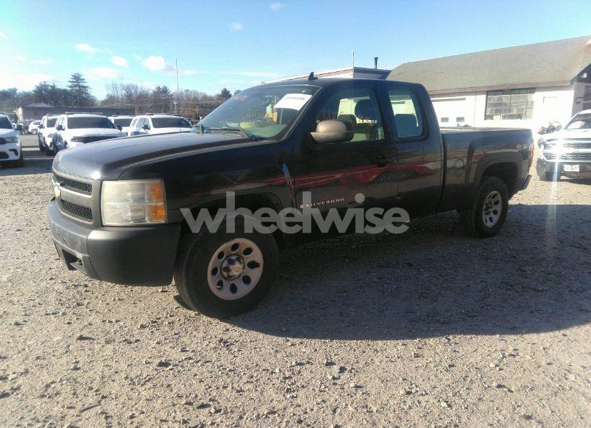 Photo 2 of 2007 Chevrolet Silverado 1500 WORK TRUCK (VIN 1GCEK19C67E504746)