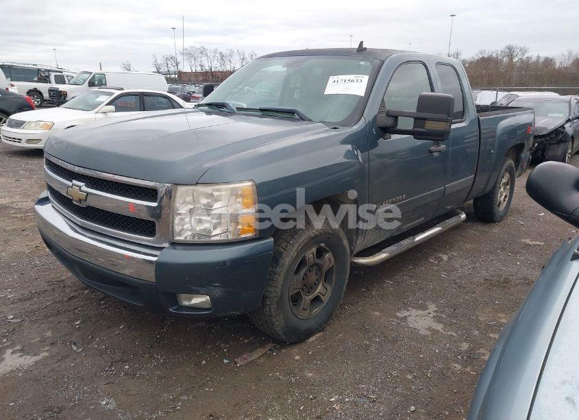 Photo 2 of 2007 Chevrolet Silverado 1500 LT1 (VIN 1GCEK19C77Z631675)