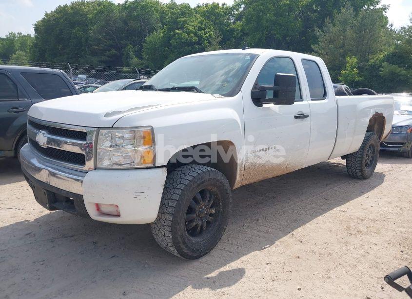 Photo 2 of 2007 Chevrolet Silverado 1500 LT1 (VIN 1GCEK19J37E560111)