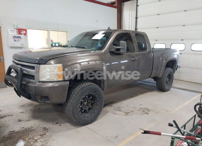 Photo 2 of 2007 Chevrolet Silverado 1500 LT1/LT2/LTZ/WORK TRUCK (VIN 1GCEK19J47Z549546)