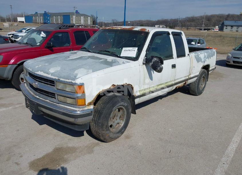 Photo 2 of 1995 Chevrolet Gmt-400 K1500 (VIN 1GCEK19K0SE258065)