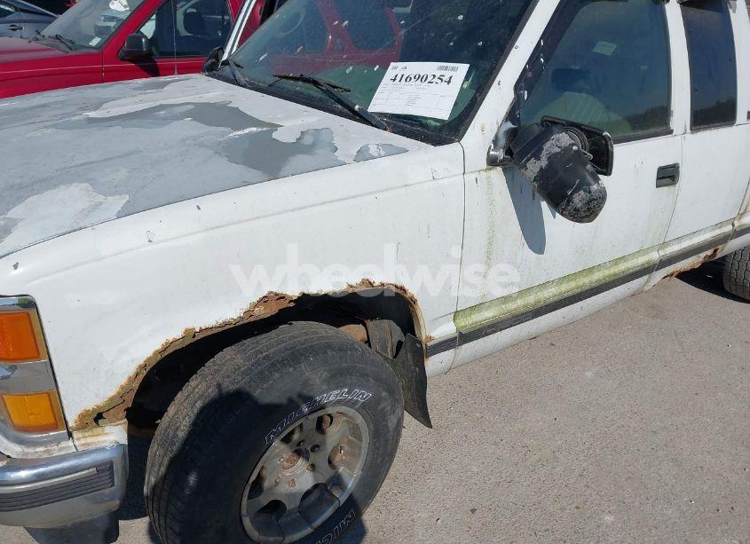 Photo 6 of 1995 Chevrolet Gmt-400 K1500 (VIN 1GCEK19K0SE258065)