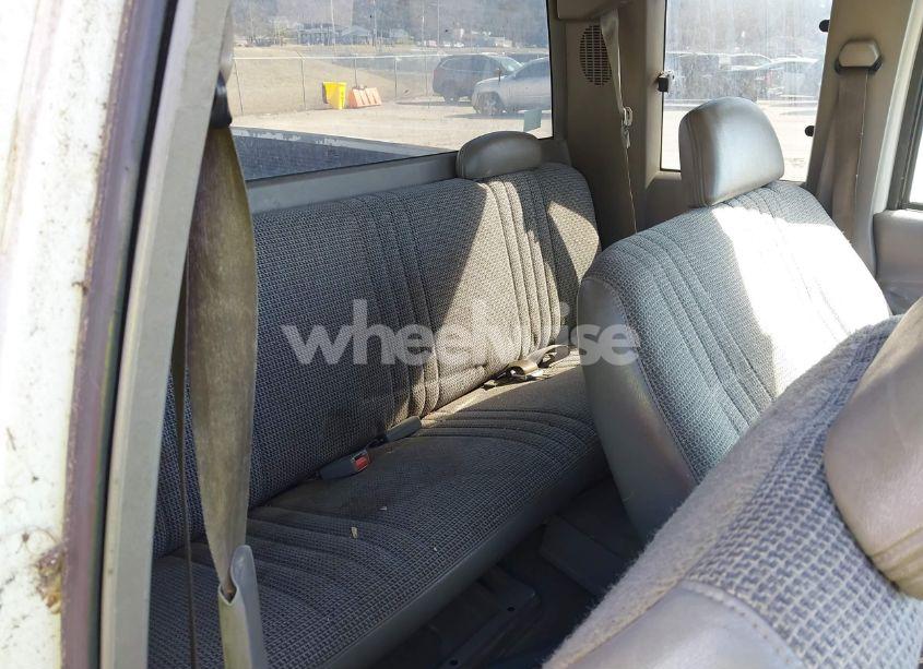 Photo 8 of 1995 Chevrolet Gmt-400 K1500 (VIN 1GCEK19K0SE258065)