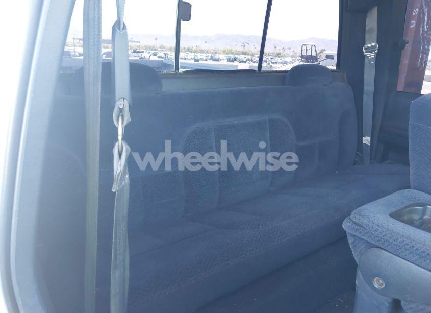 Photo 8 of 1996 Chevrolet Gmt-400 K1500 (VIN 1GCEK19R1TE191474)