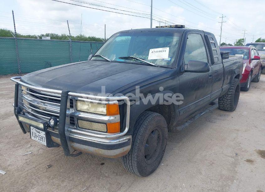 Photo 2 of 1996 Chevrolet Gmt-400 K1500 (VIN 1GCEK19R2TE141778)