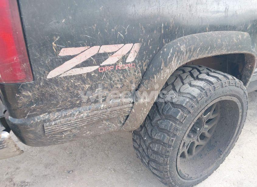 Photo 6 of 1996 Chevrolet Gmt-400 K1500 (VIN 1GCEK19R2TE141778)