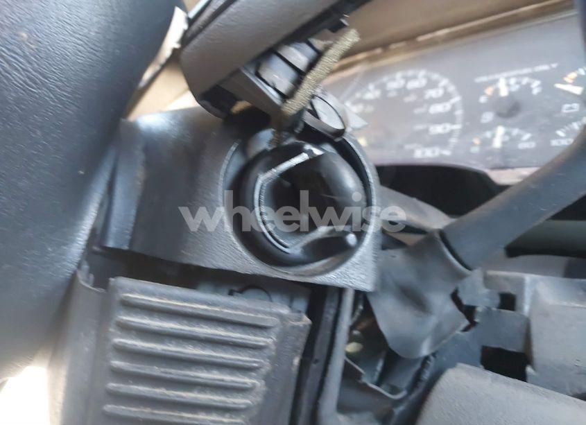 Photo 11 of 1996 Chevrolet Gmt-400 K1500 (VIN 1GCEK19R2TE153378)