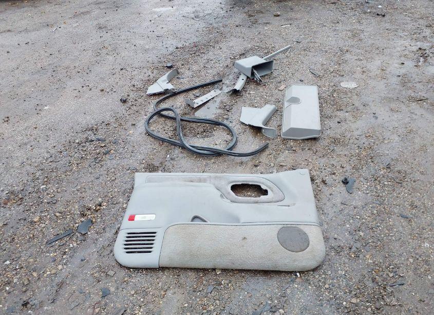 Photo 12 of 1998 Chevrolet K1500 FLEETSIDE (VIN 1GCEK19R3WE114755)