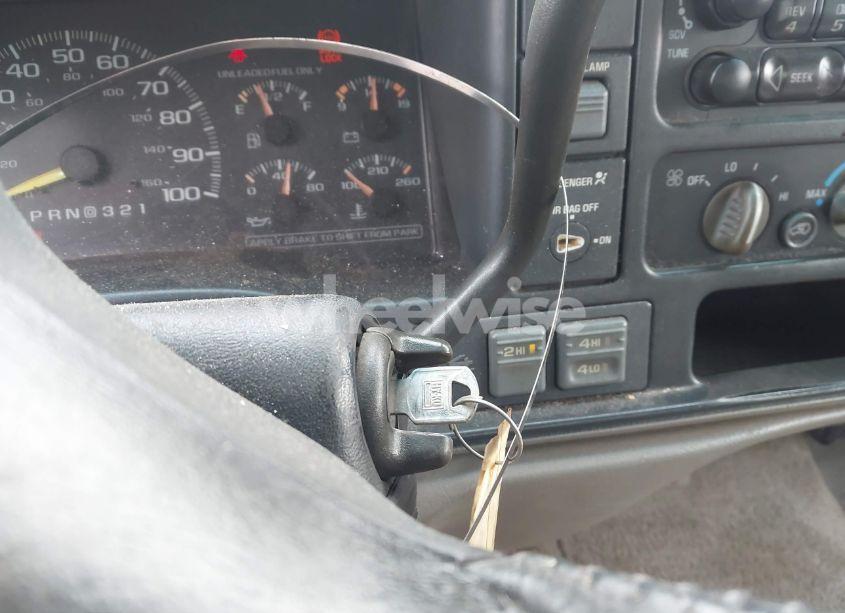 Photo 11 of 1999 Chevrolet K1500 LS (VIN 1GCEK19R4XR105881)