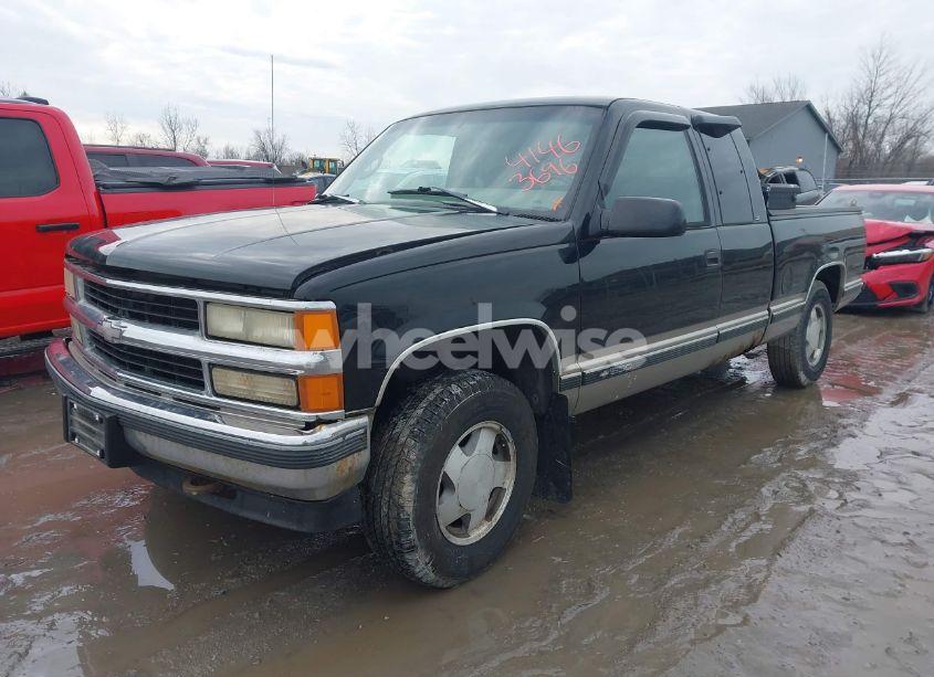 Photo 2 of 1999 Chevrolet K1500 LS (VIN 1GCEK19R4XR105881)