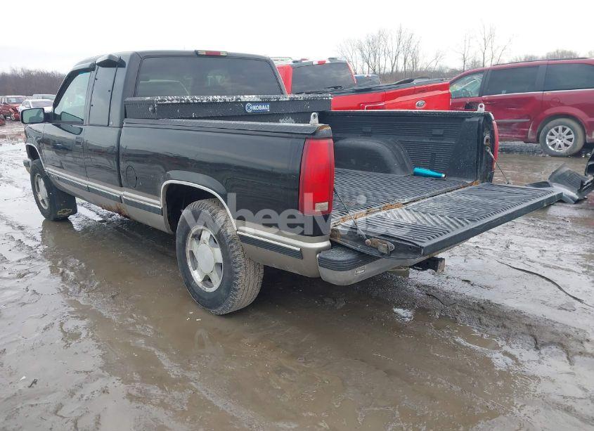 Photo 3 of 1999 Chevrolet K1500 LS (VIN 1GCEK19R4XR105881)