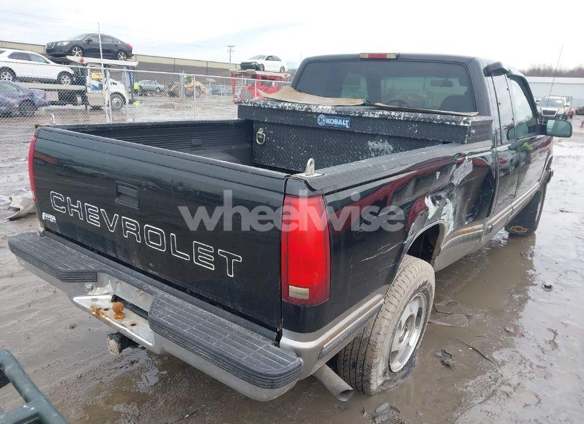 Photo 4 of 1999 Chevrolet K1500 LS (VIN 1GCEK19R4XR105881)