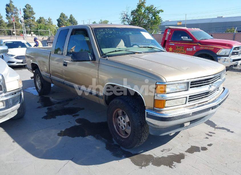 1999 Chevrolet K1500 LS (VIN 1GCEK19R4XR106285) main photo
