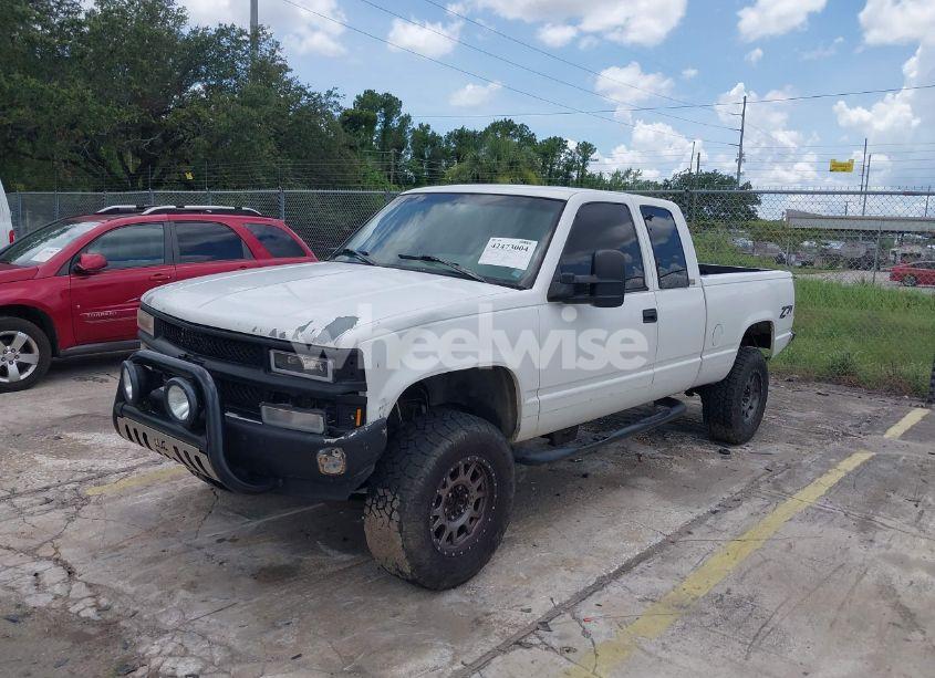 Photo 2 of 1996 Chevrolet Gmt-400 K1500 (VIN 1GCEK19R7TE210173)