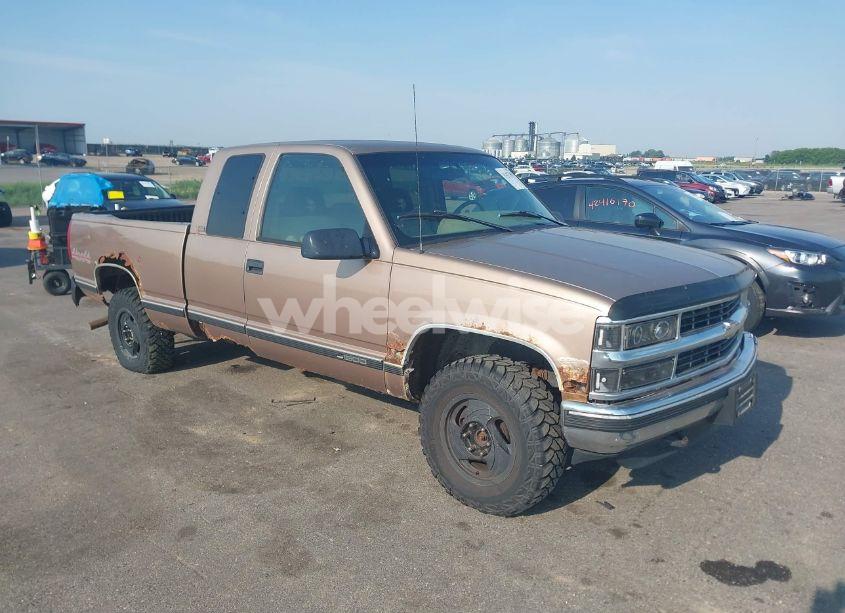 1996 Chevrolet Gmt-400 K1500 (VIN 1GCEK19R8TE260113) main photo