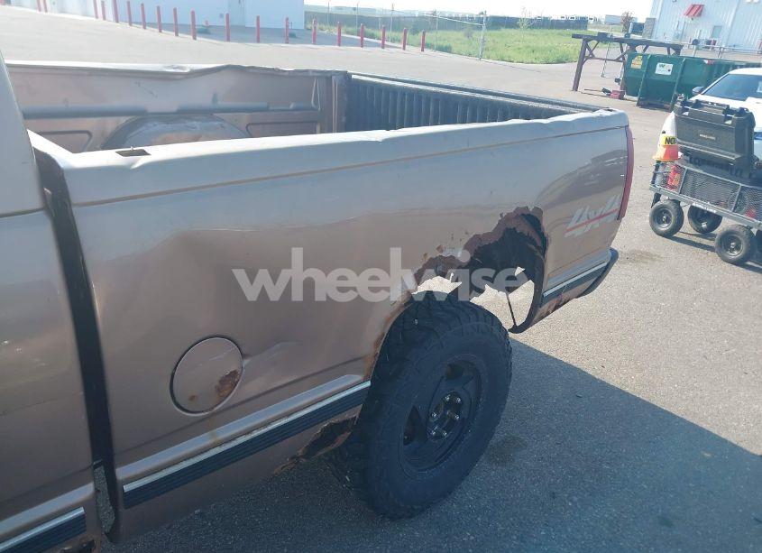 Photo 6 of 1996 Chevrolet Gmt-400 K1500 (VIN 1GCEK19R8TE260113)