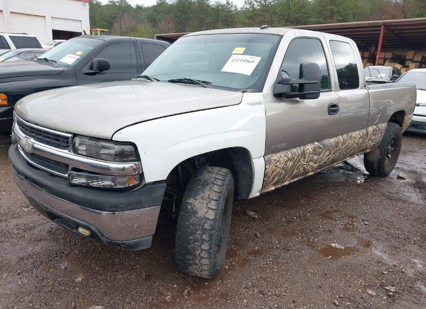 Photo 2 of 2002 Chevrolet Silverado 1500 LT (VIN 1GCEK19T02E290829)