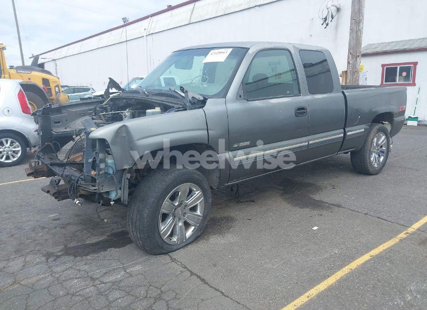 Photo 2 of 2000 Chevrolet Silverado 1500 LS (VIN 1GCEK19T0YE179352)
