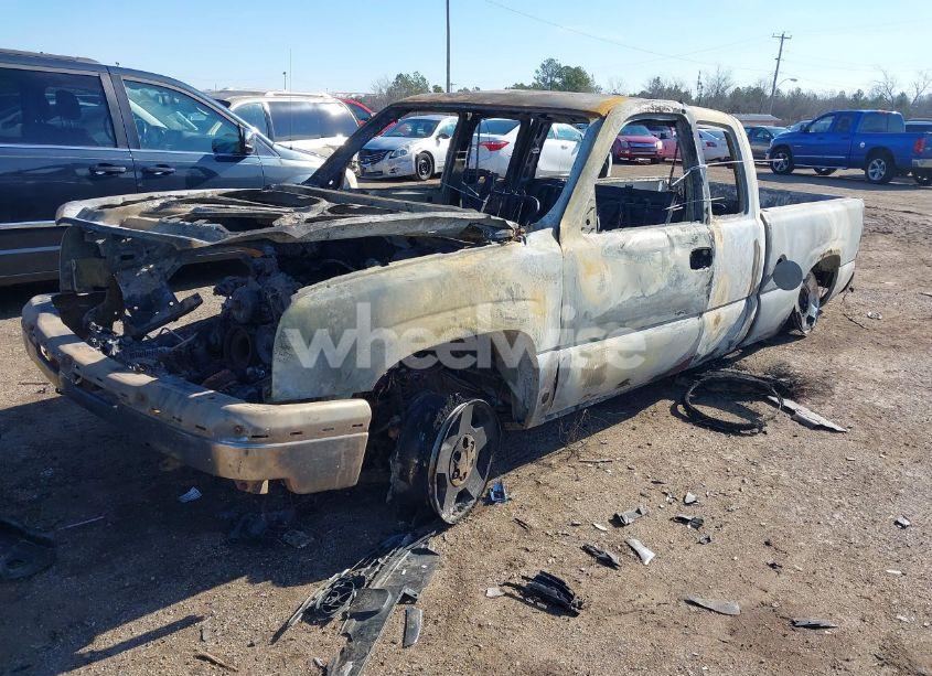 Photo 2 of 2003 Chevrolet Silverado 1500 LS (VIN 1GCEK19T13E180339)