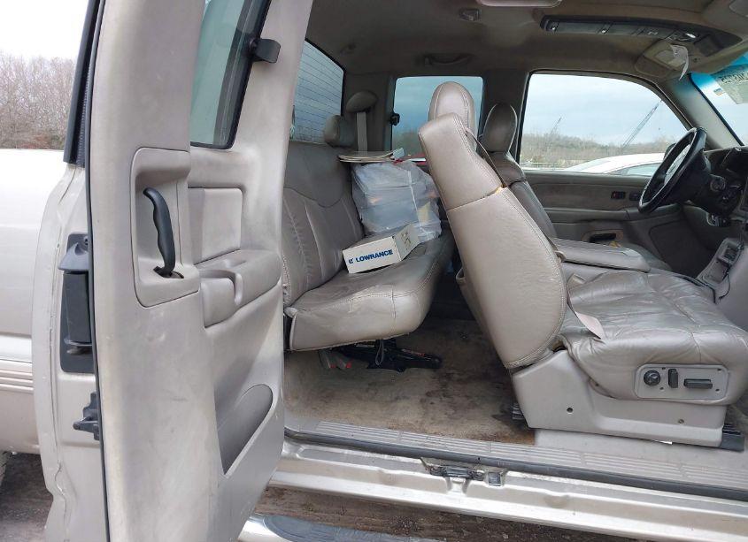 Photo 8 of 2000 Chevrolet Silverado 1500 LT (VIN 1GCEK19T1YE284918)