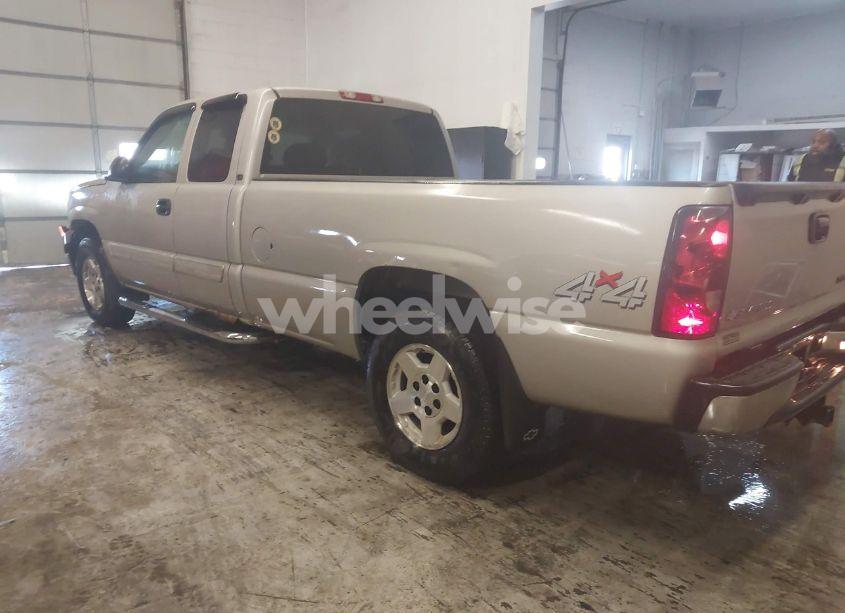 Photo 3 of 2005 Chevrolet Silverado 1500 LS (VIN 1GCEK19T45E254372)