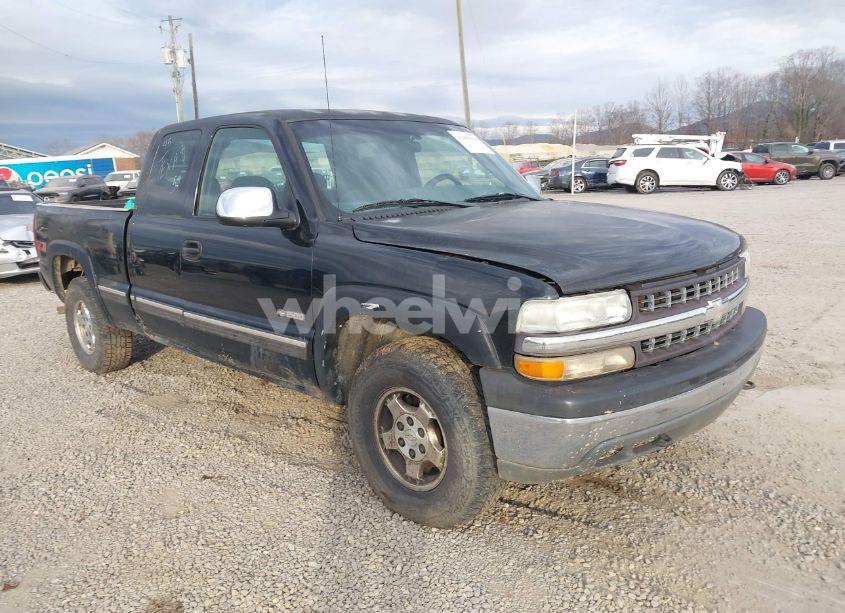 2000 Chevrolet Silverado 1500 LS (VIN 1GCEK19T4YZ243353) main photo