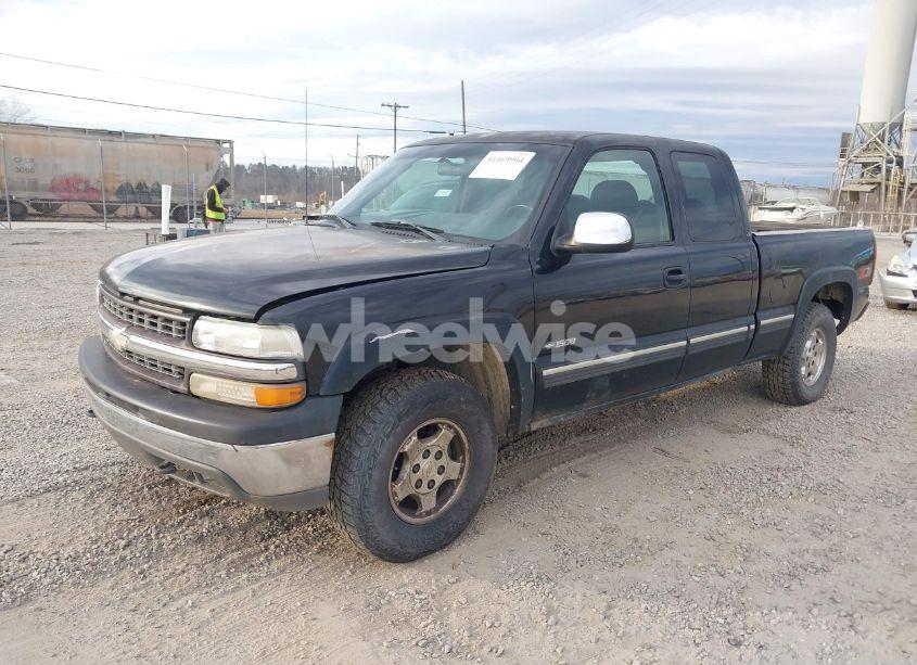 Photo 2 of 2000 Chevrolet Silverado 1500 LS (VIN 1GCEK19T4YZ243353)