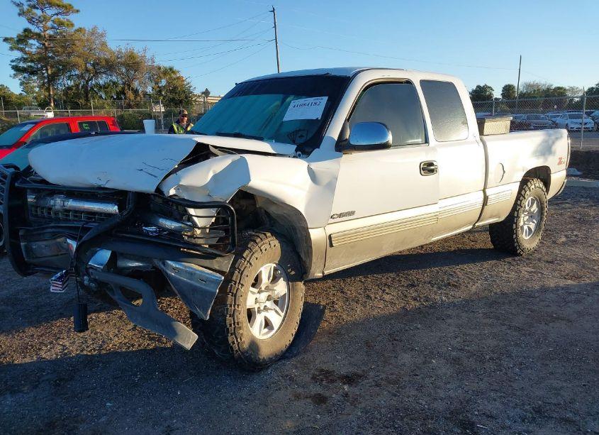 Photo 2 of 2000 Chevrolet Silverado 1500 LS (VIN 1GCEK19T5YE185549)