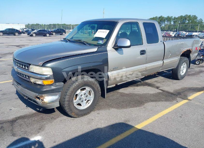 Photo 2 of 2000 Chevrolet Silverado 1500 LS (VIN 1GCEK19T5YE264915)