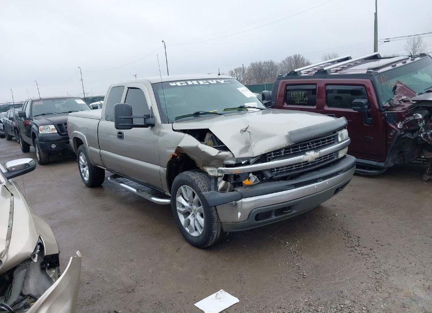 2002 Chevrolet Silverado 1500 LT (VIN 1GCEK19T62E139137) main photo