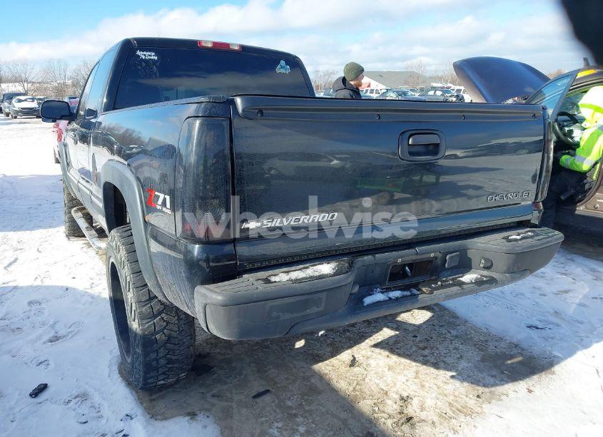 Photo 3 of 2002 Chevrolet Silverado K1500 (VIN 1GCEK19T62Z246942)