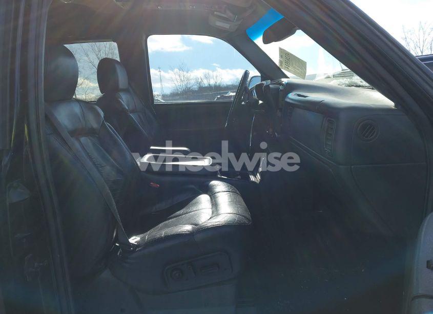 Photo 5 of 2002 Chevrolet Silverado K1500 (VIN 1GCEK19T62Z246942)