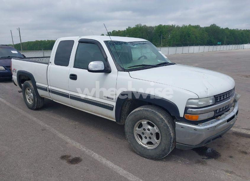2001 Chevrolet Silverado 1500 LS (VIN 1GCEK19T71E201157) main photo