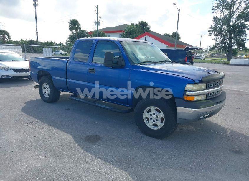 2002 Chevrolet Silverado 1500 LT (VIN 1GCEK19T72Z297303) main photo
